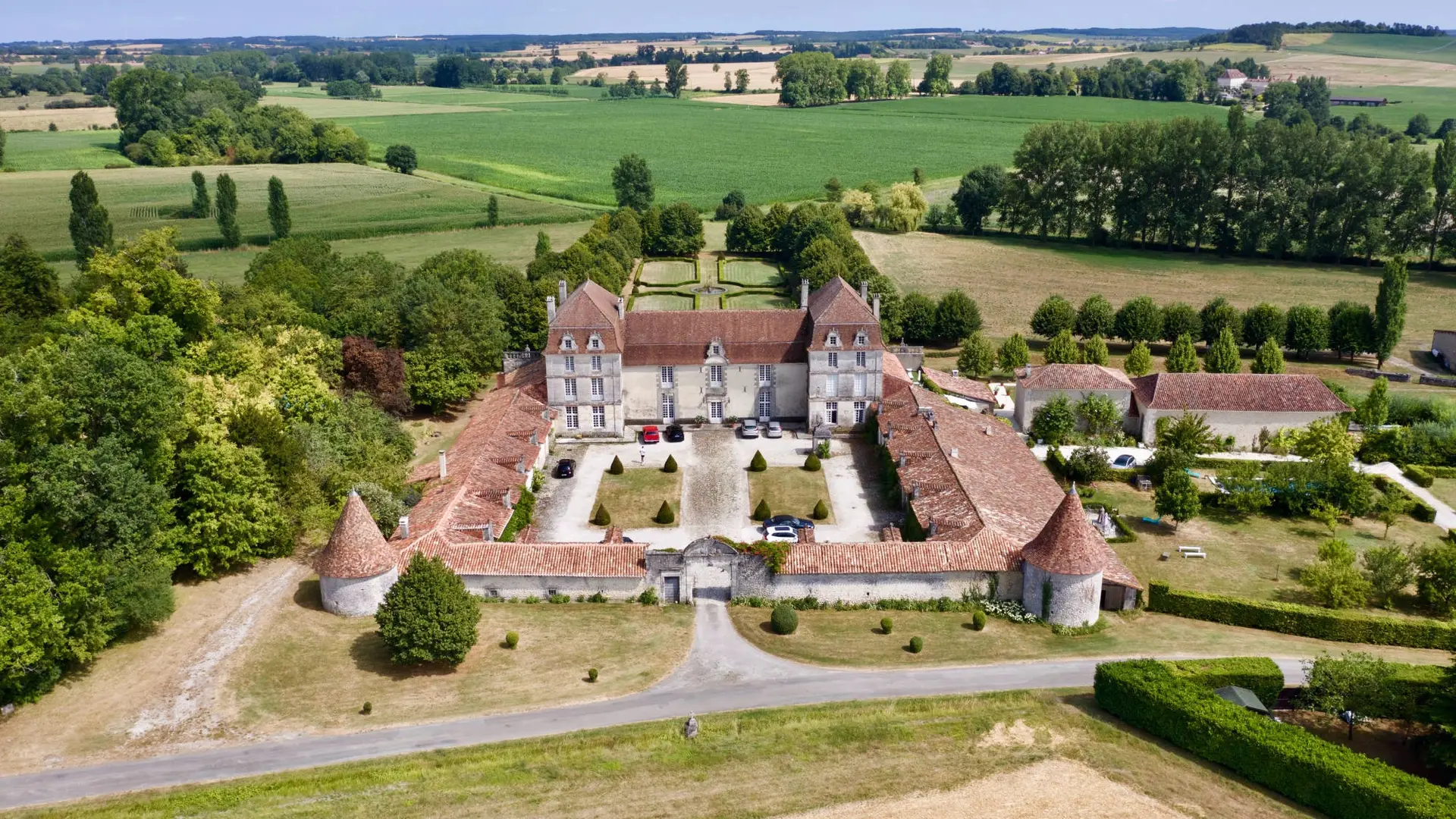 Château de Clauzuroux - Champagne et Fontaine