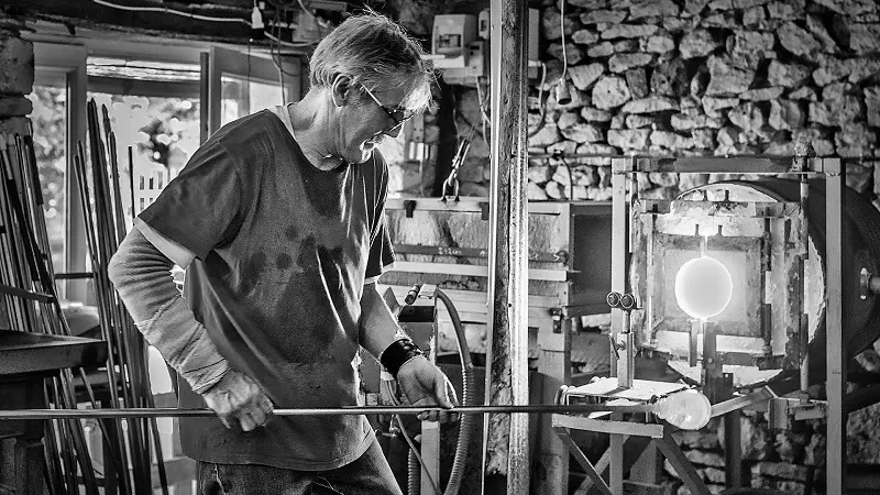 ASCA_image noir et blanc atelier du Verre Soufflé_ Limeuil