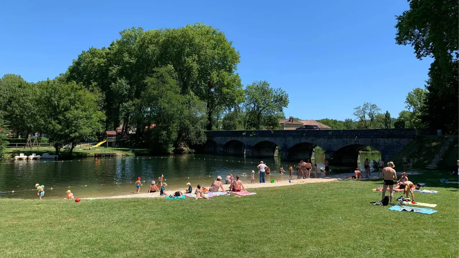 Baignade à Lisle - Périgord Inattendu