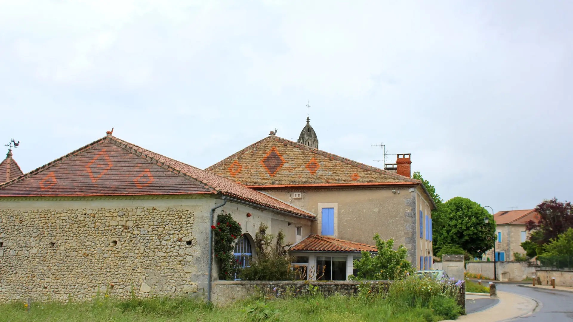 Périgord Inattendu - Village Fleuri Bertric-Burée