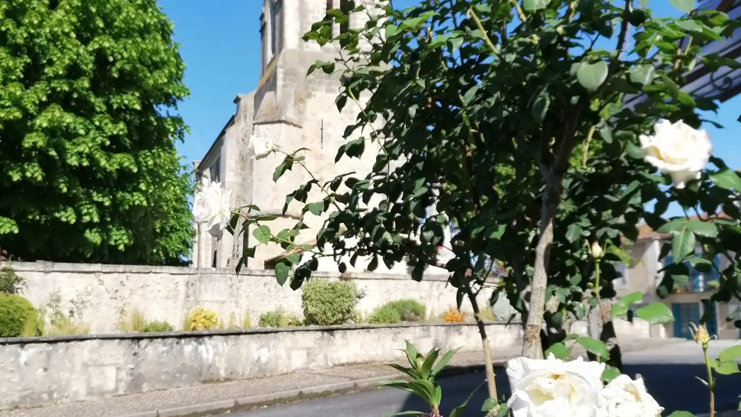 Périgord Inattendu - Village Fleuri Bertric-Burée
