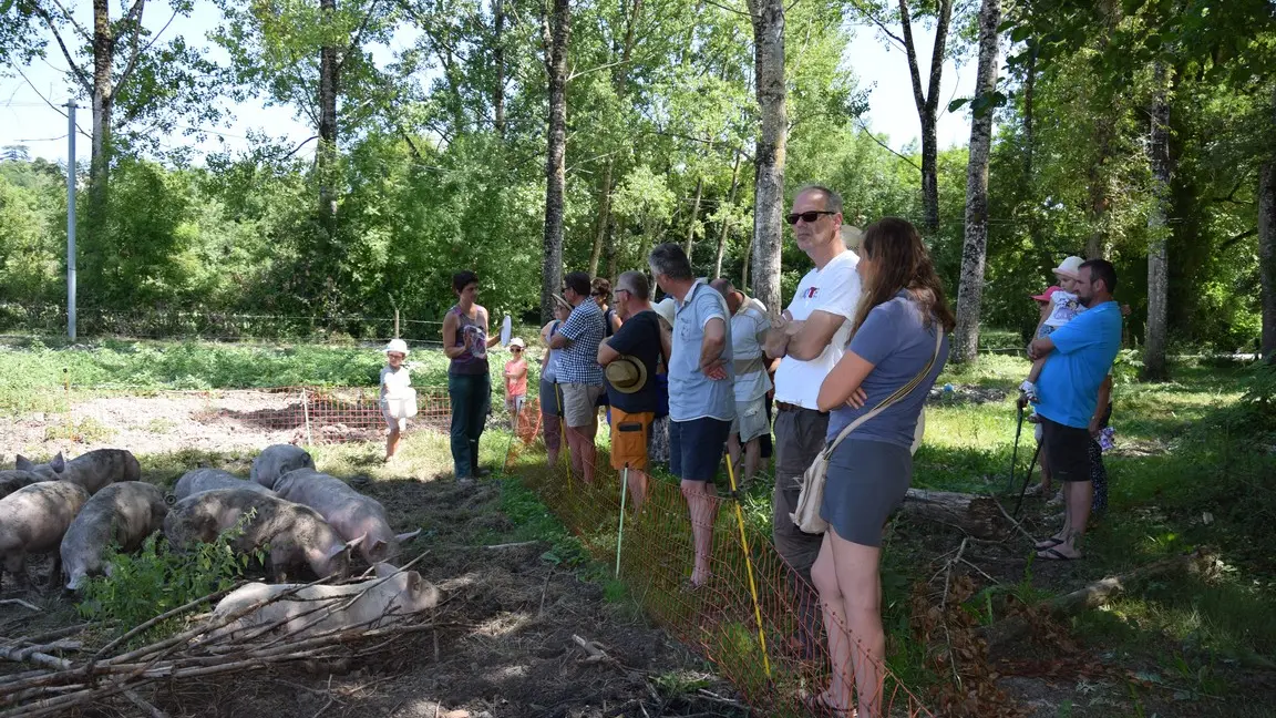 Gaec-des-charmes-St-Aquilin-visite1