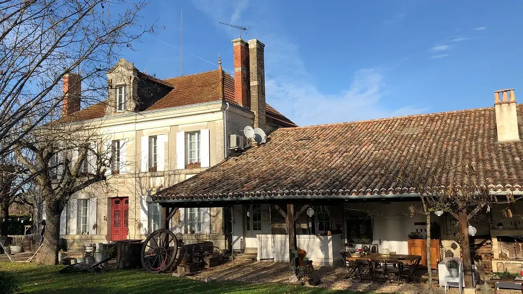 Gîte-Le-Guinot-vue-d'ensemble-maison