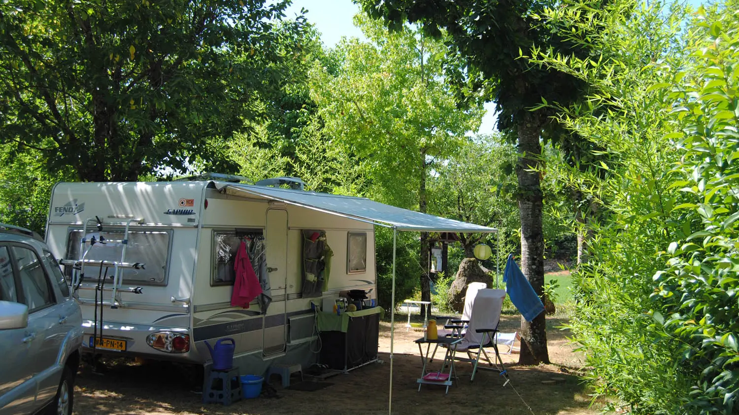 CAMPING LES PIERRES CHAUDES