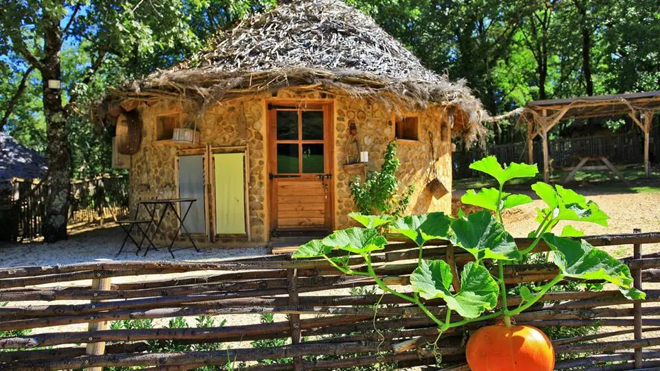 EXTERIEUR-cabane-ronde