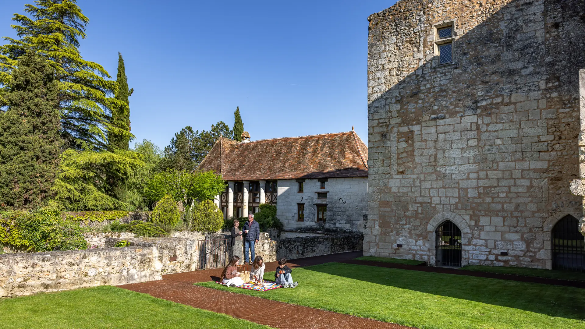 CDT 24 - Château Barrière - Villamblard