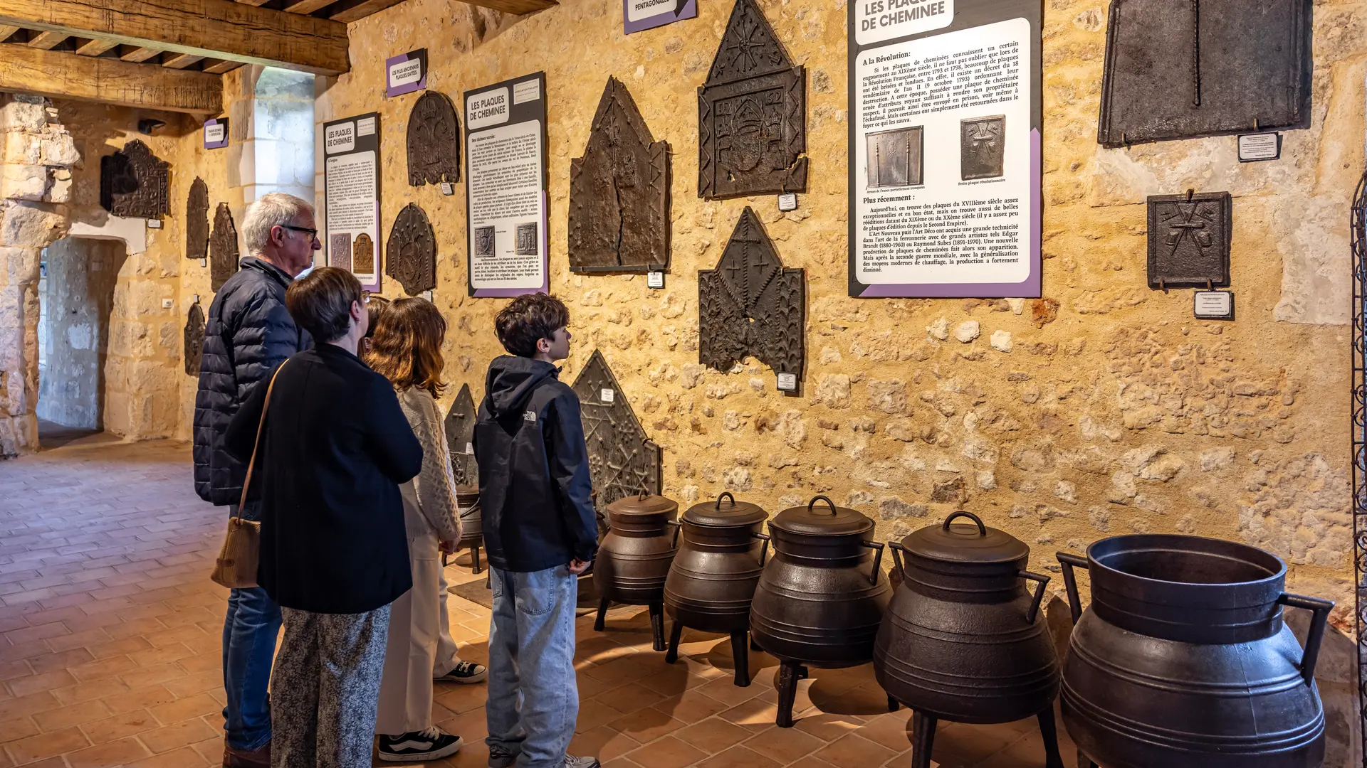 CDT 24 - Château Barrière - Villamblard - Plaques cheminée