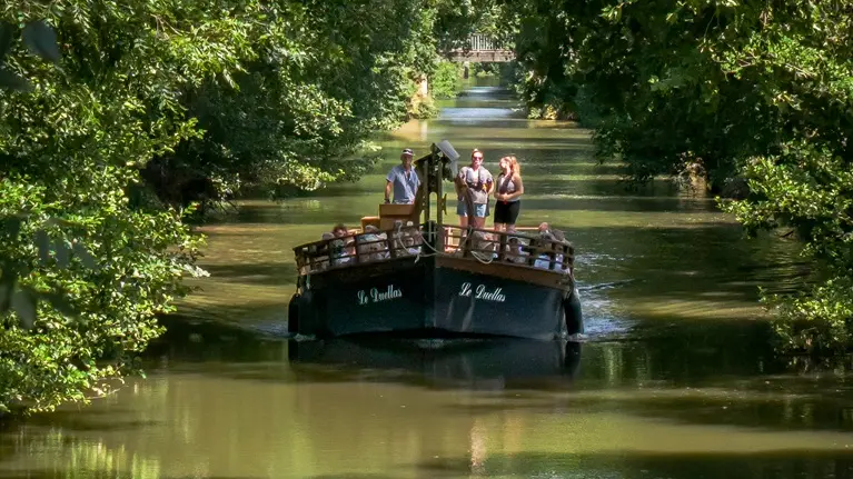 Moulin du Duellas-gabare-canal-face-b-vallee-isle-perigord