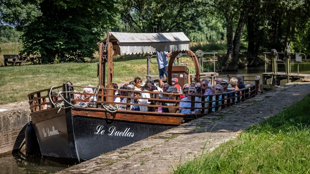 Moulin du Duellas-gabare-écluse-vallee-isle-perigord