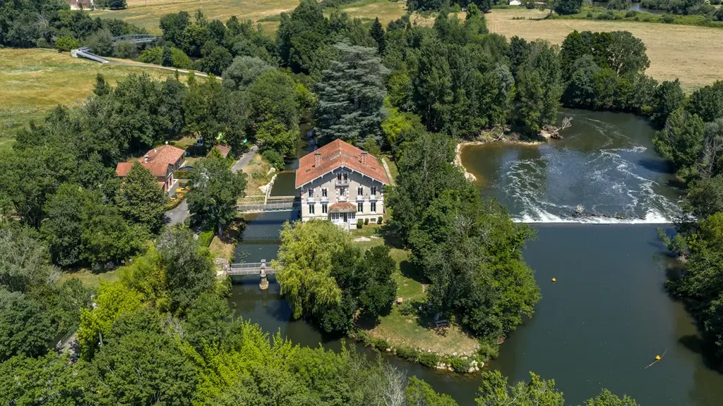 Moulin du Duellas-drone-face-portrait-vallee-isle-perigord