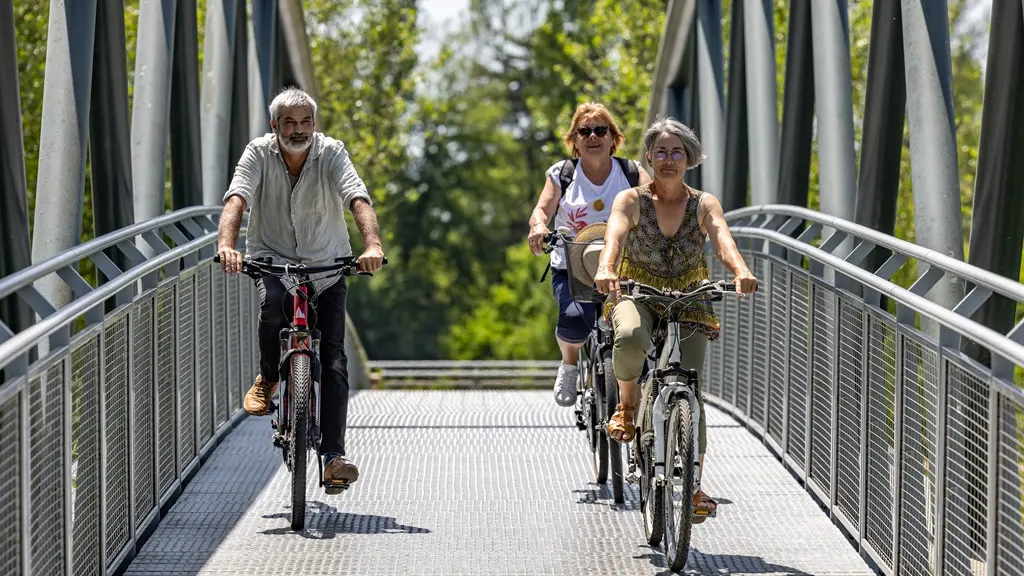 Moulin du Duellas-passerelle-velos-face-a-vallee-isle-perigord