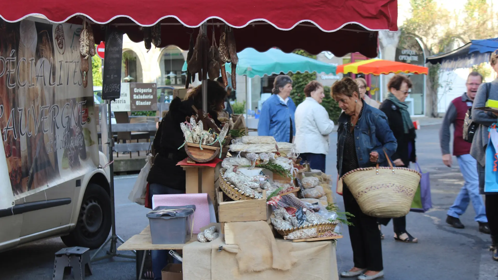 Marché hebdomadaire de Saint-Léonard de Noblat