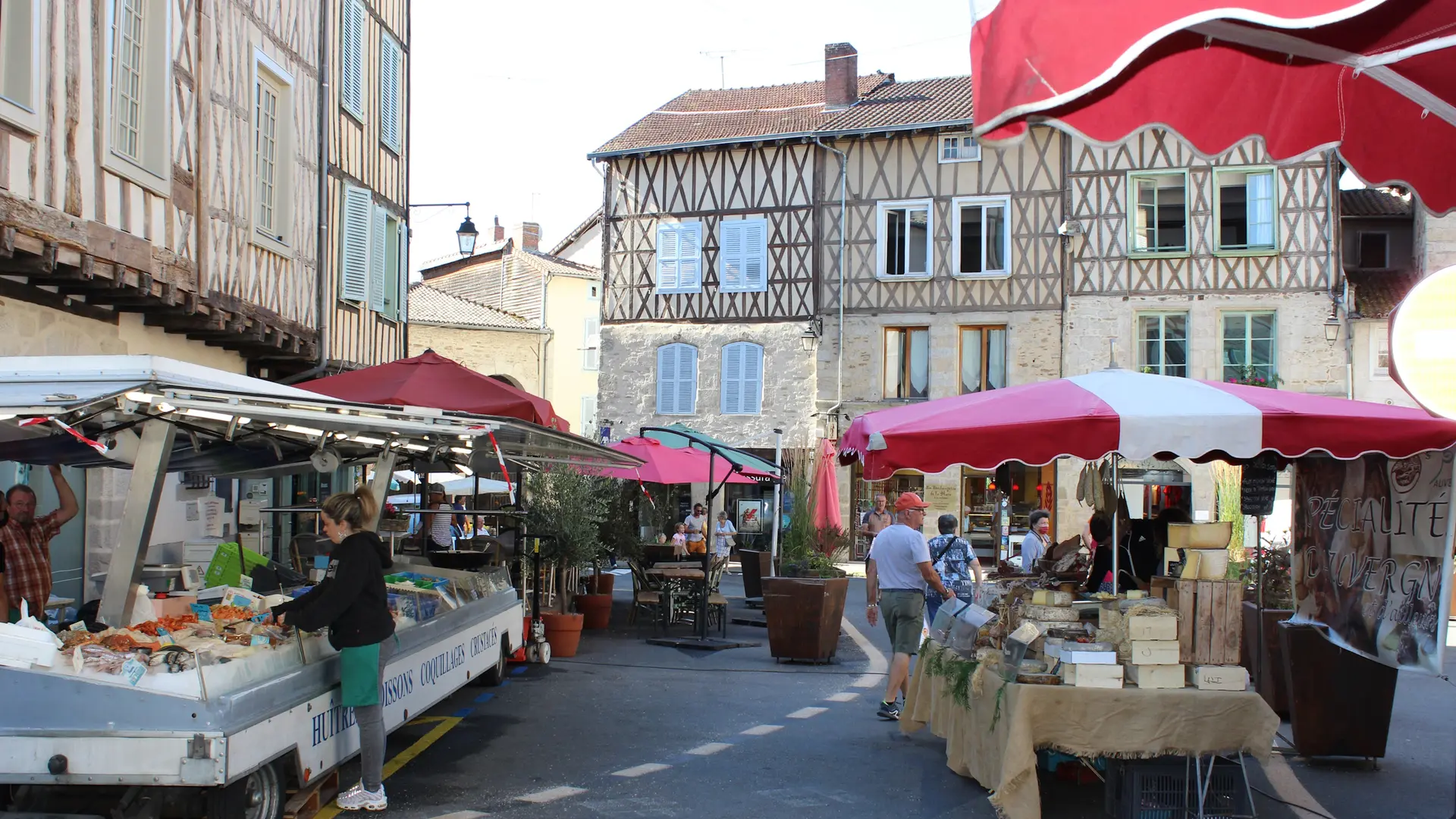 Marché hebdomadaire de Saint-Léonard de Noblat