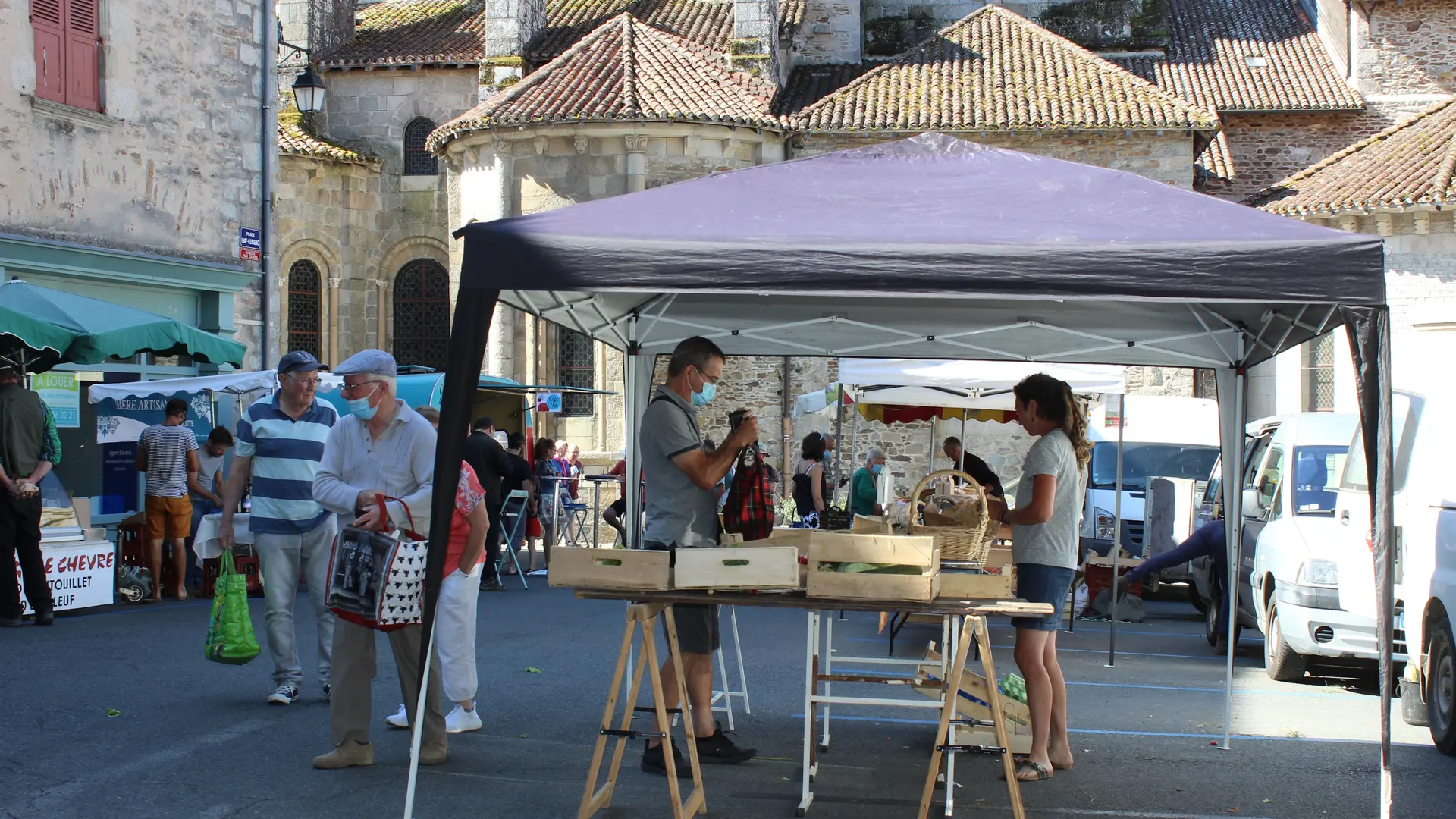 Marché hebdomadaire de Saint-Léonard de Noblat