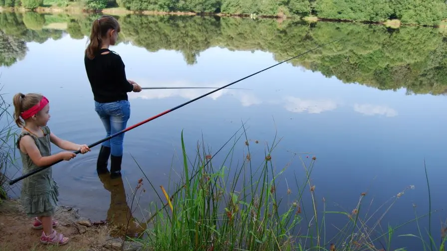 Miallet Barrage Pêche reflet enfants