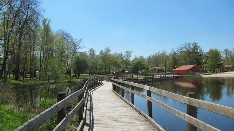 Saint-Estephe Etang passerelle