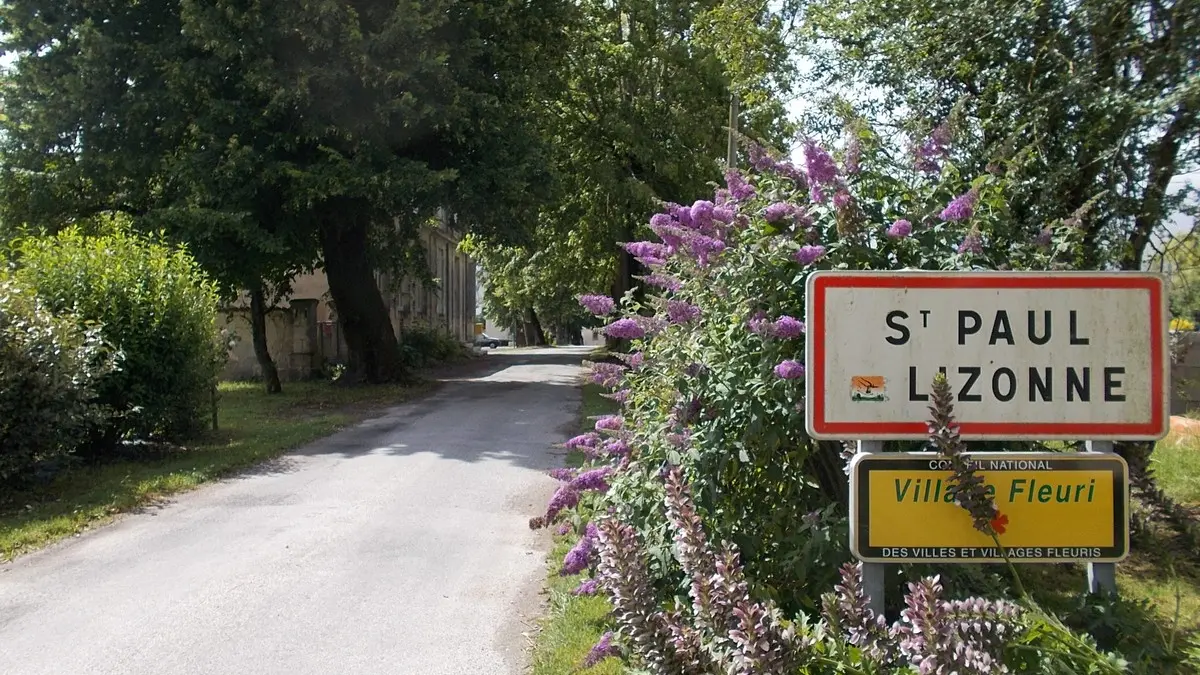 Périgord Inattendu - Village Fleuri Saint-Paul Lizonne