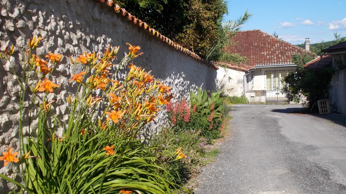 Périgord Inattendu - Village Fleuri Saint-Paul Lizonne