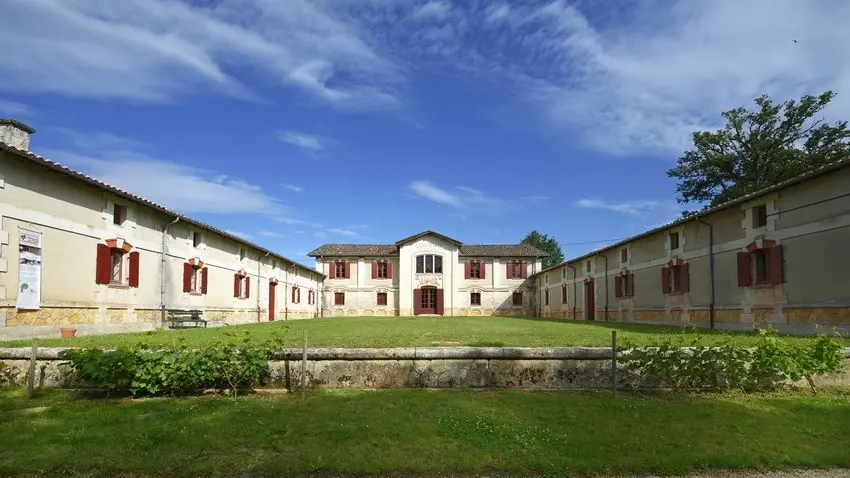 Saint_pierre_de_chignac_musee_du_vin_chai_de_lardimalie©office_de_tourisme_de_perigueux