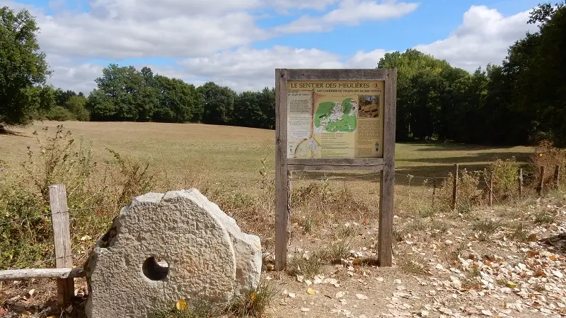 Sentier des meulières Saint-Crépin-de-Richemont_1