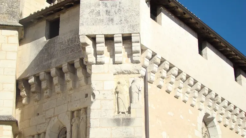 St-Astier-bas-reliefs-eglise