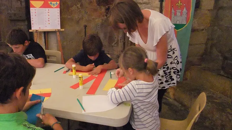 Perigueux_atelier_heraldique_scolaires_blason_barriere©office_de_tourisme_de_perigueux