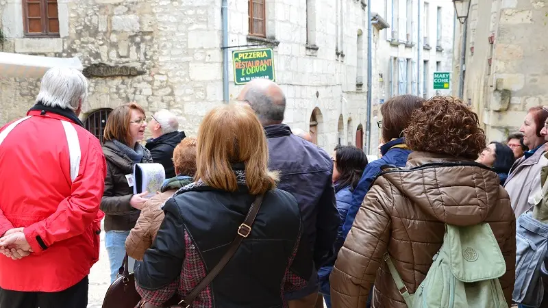 Perigueux_visite_secteur_sauvegarde_groupe©officedetourismedeperigueux