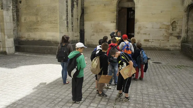 Perigueux_visites_scolaires_ville_moyen_age_cathedrale©office_de_tourisme_de_perigueux