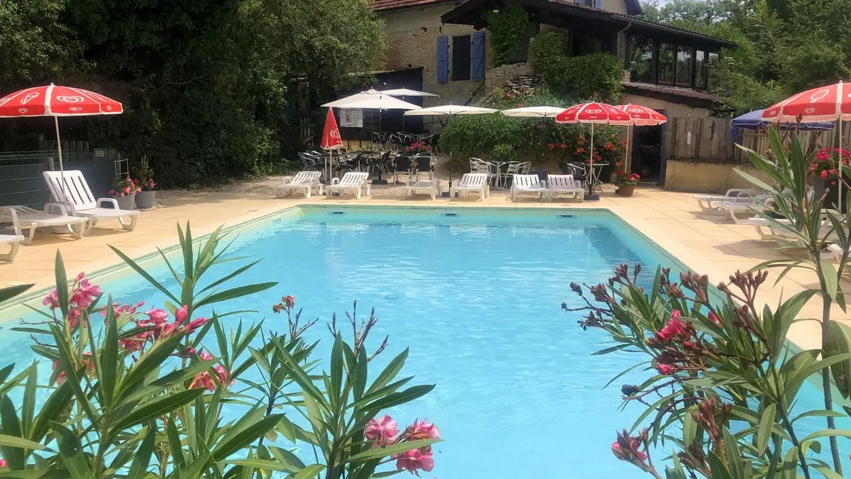 Piscine camping naturiste Le Marcassin