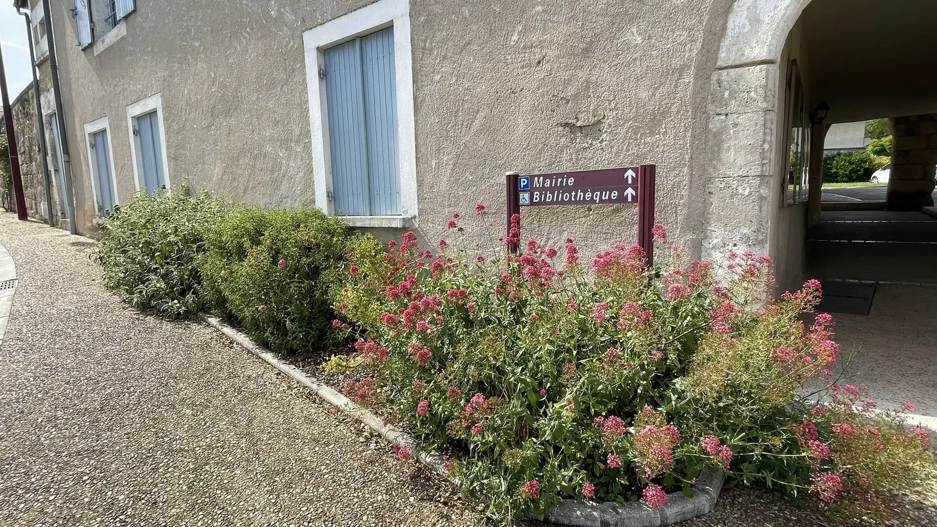 Périgord Inattendu - Village Fleuri Villetoureix