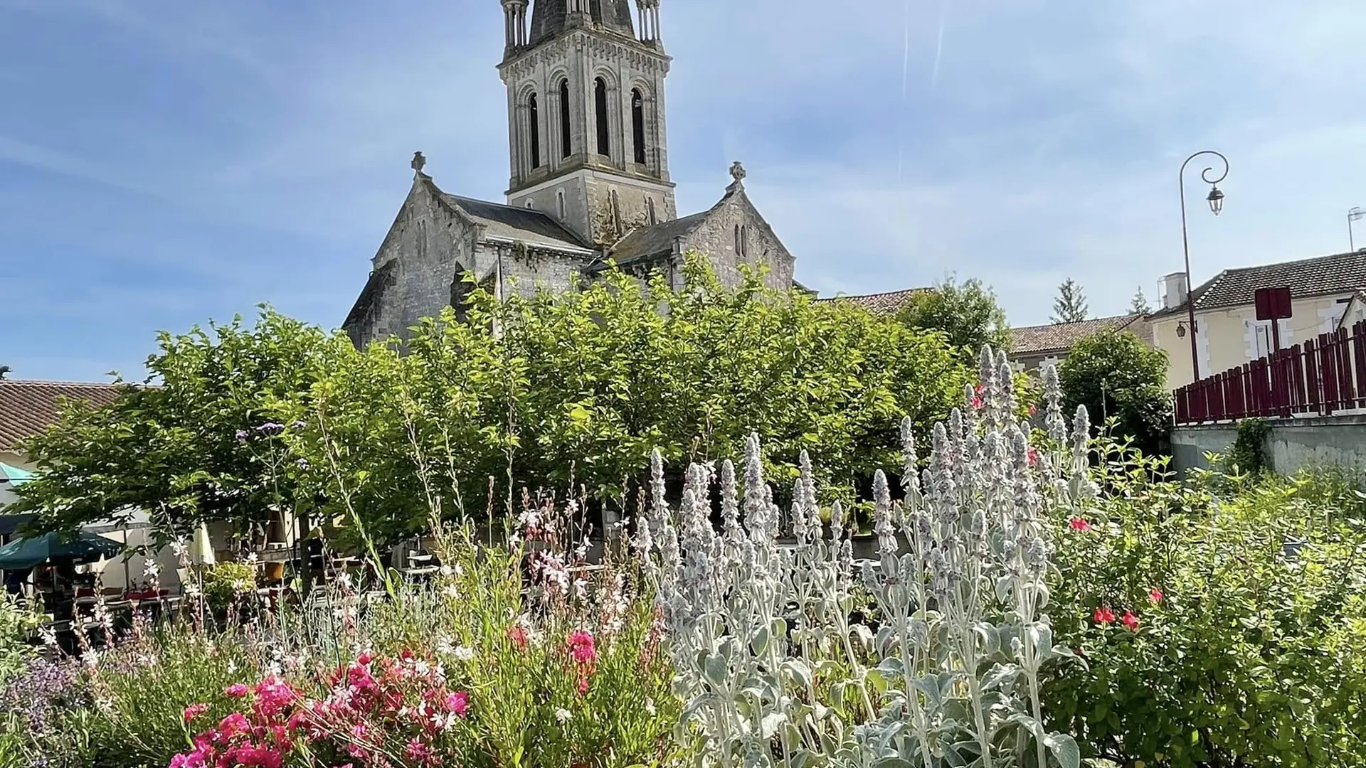 Périgord Inattendu - Village Fleuri Villetoureix