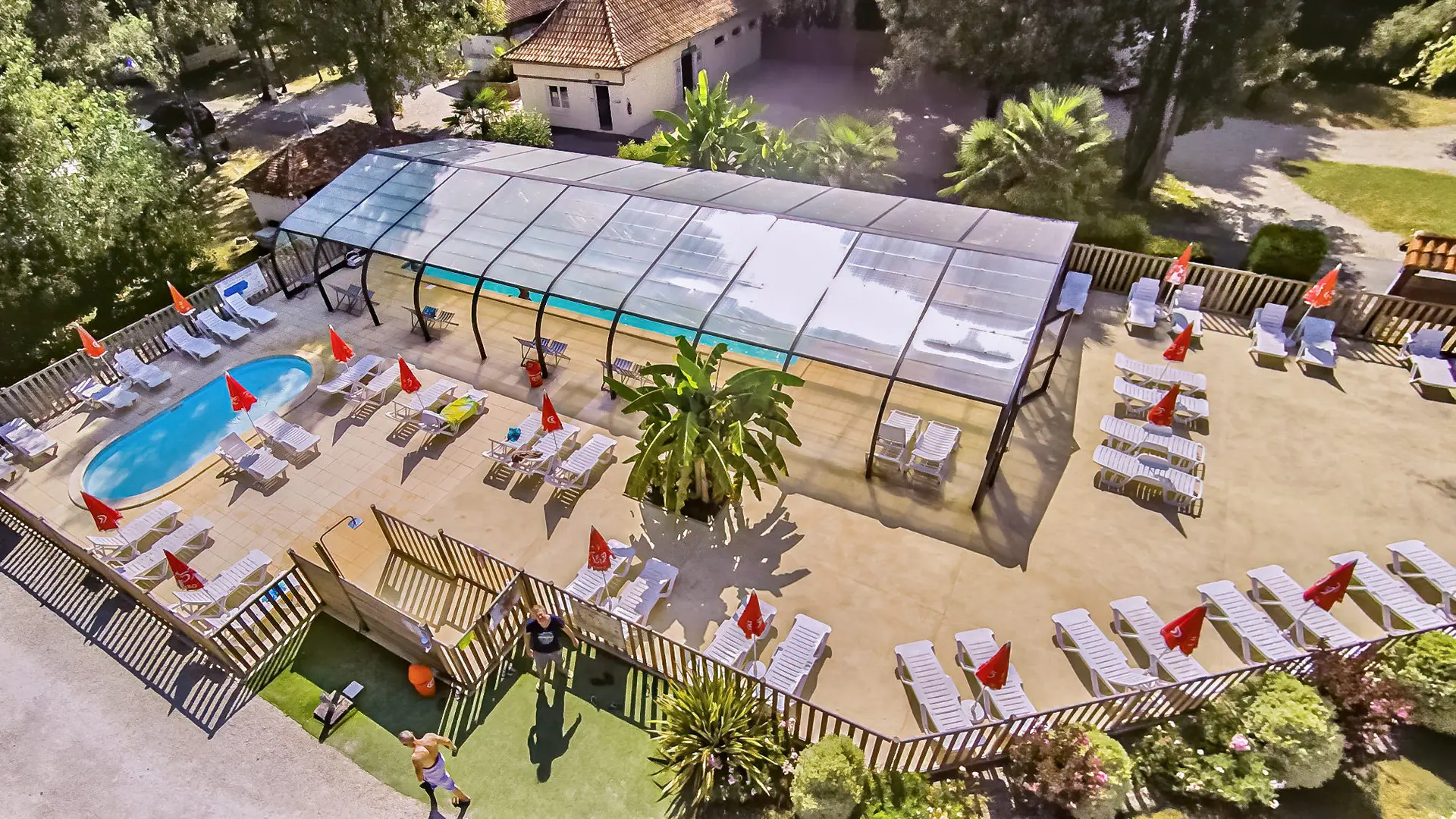 camping-la-pleonie-piscine-couverte