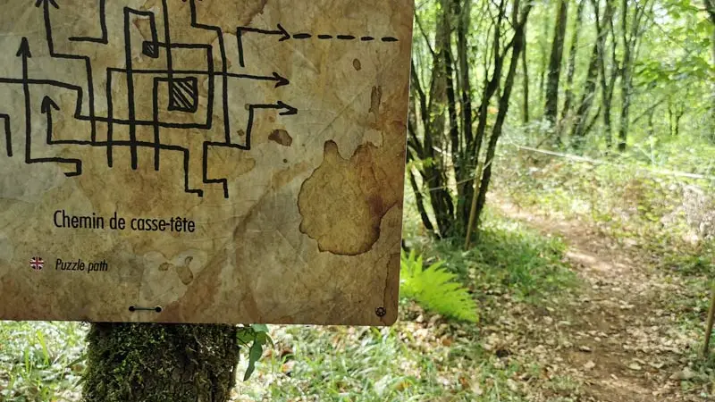 chemin-du-casse-tete-enfant-activite-foret-dordogne