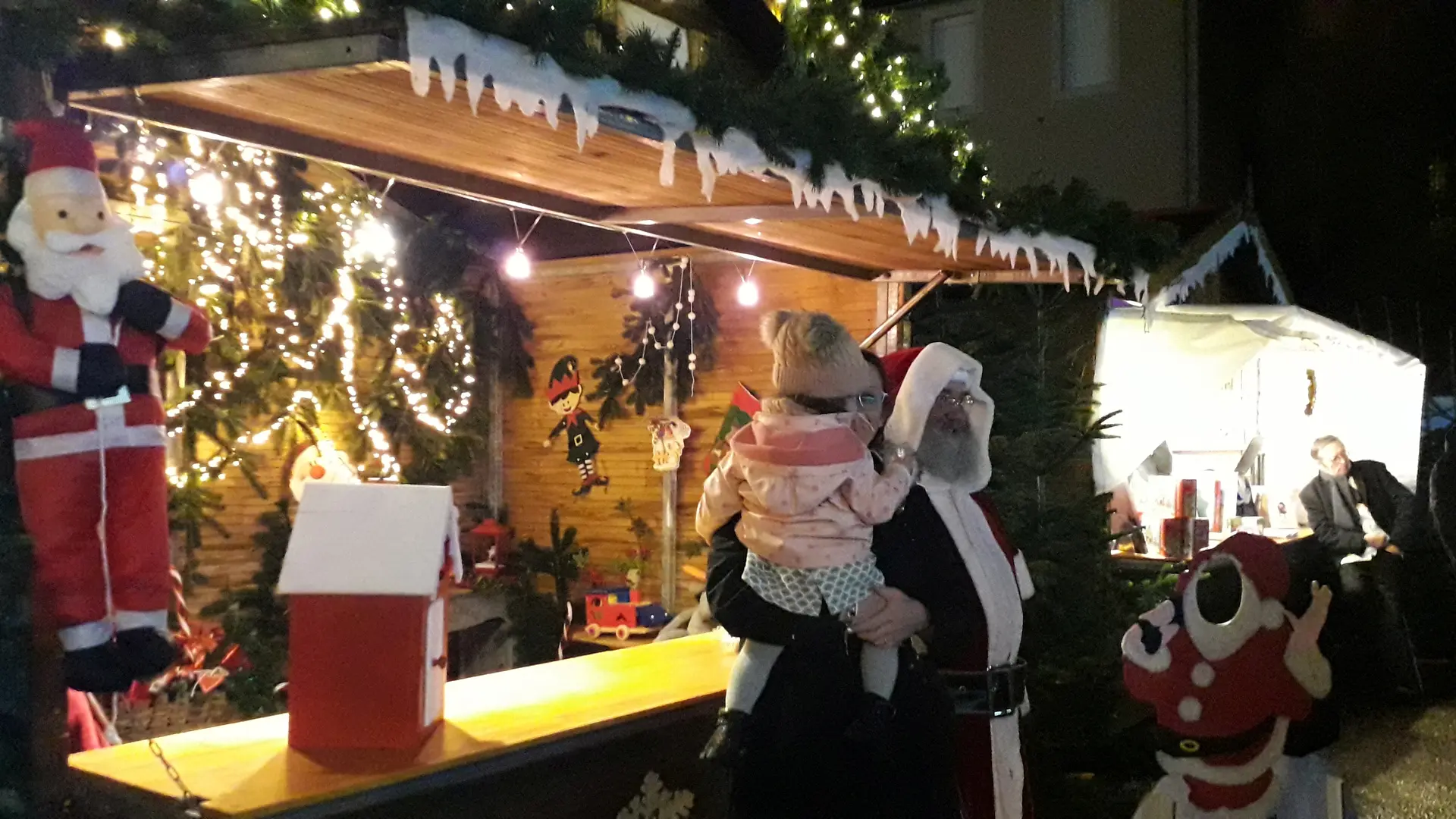 marché Noël de Saint-Yrieix  père Noël moulinassou enfants