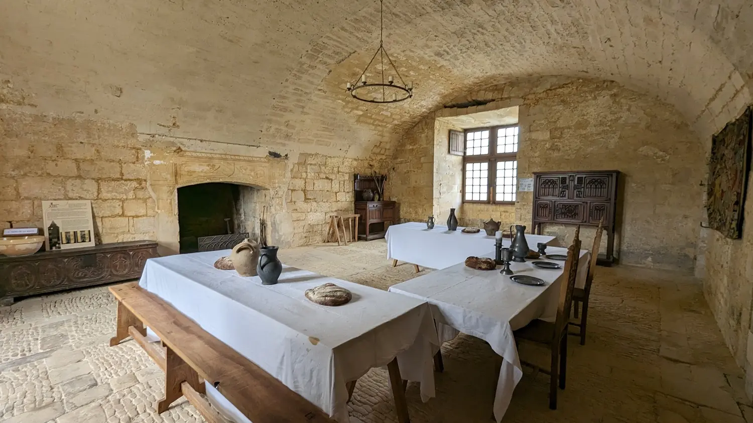 salle de banquet du château de Salignac (1)