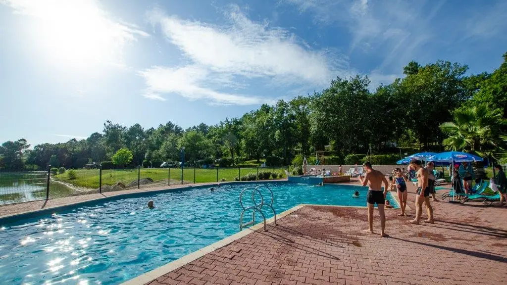 Piscine camping Gaia Ecolodge