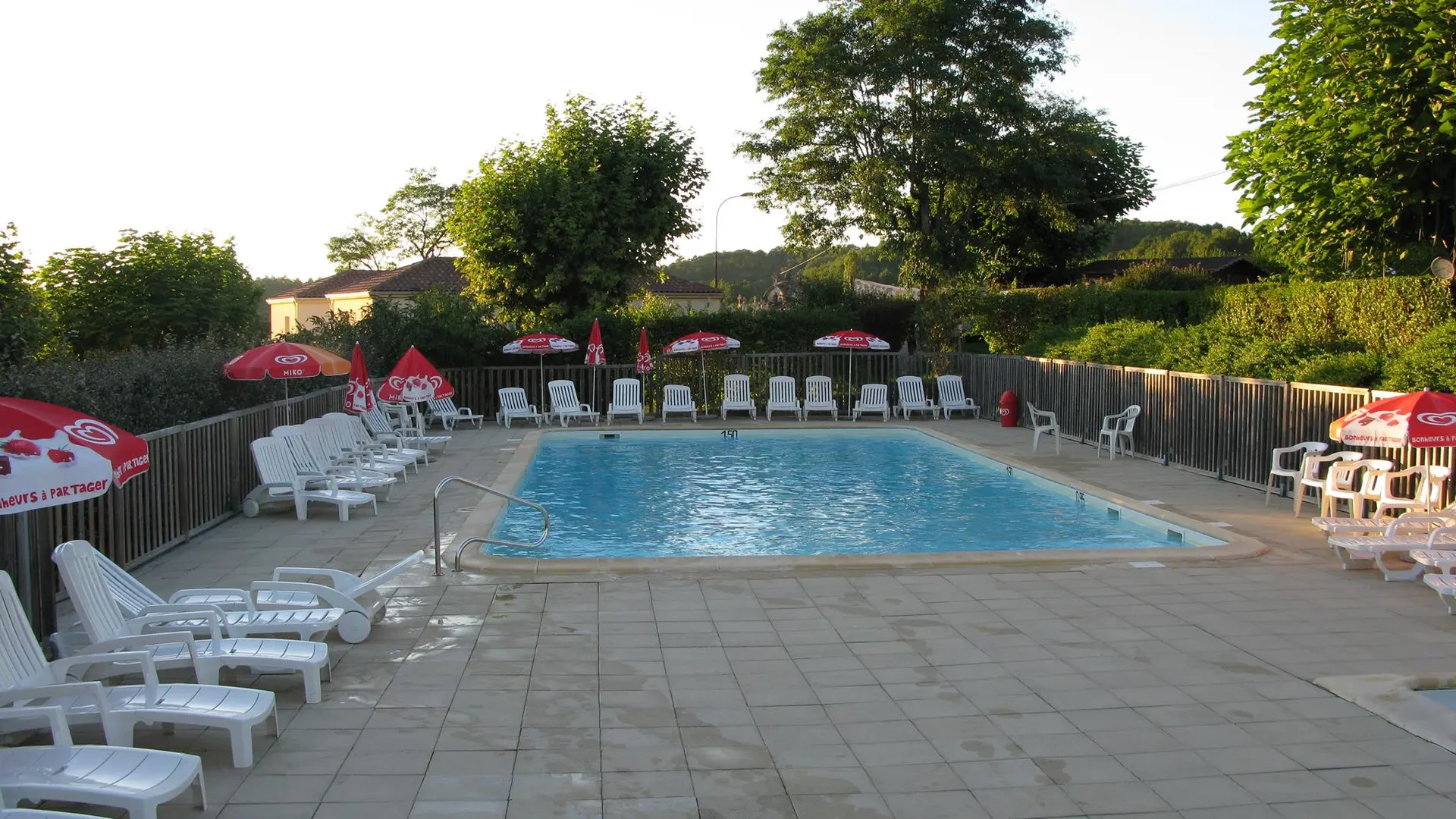 piscine camping La Bastide