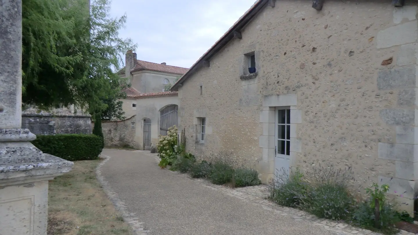 ruelle cote de l eglise