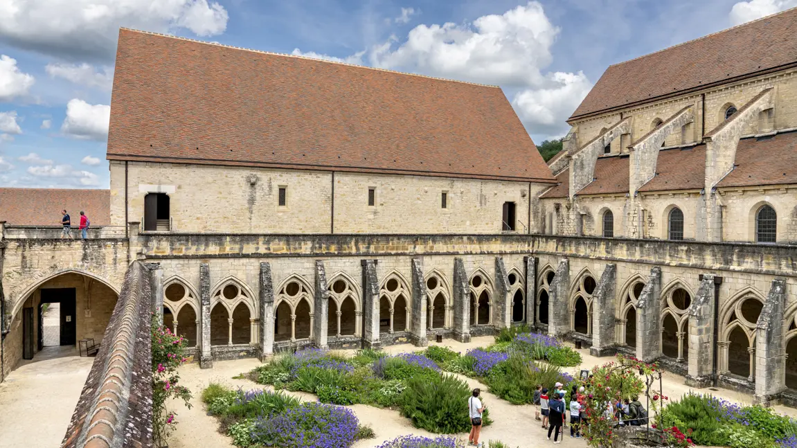 Le cloître de l'abbaye de Noirlac