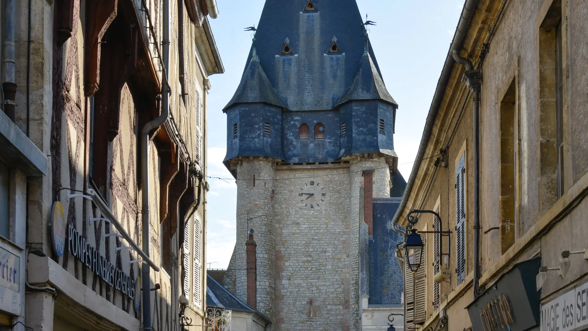 Beffroi de Dun-sur-Auron ©RJC