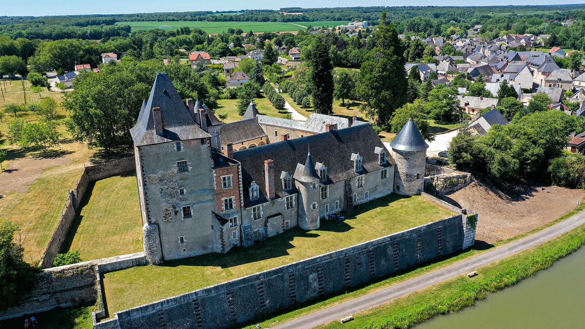 CHATEAUCHAPELLEANGILLON