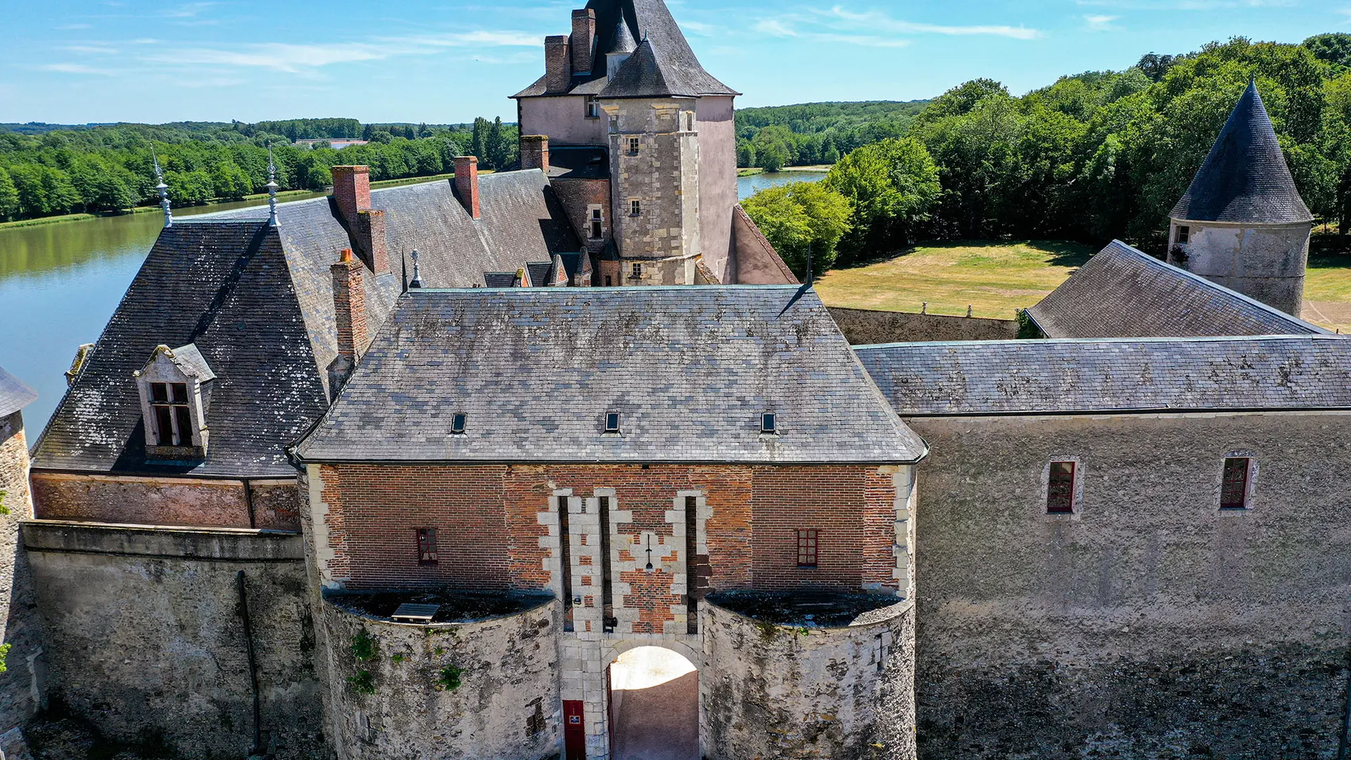 CHATEAUCHAPELLEANGILLON1
