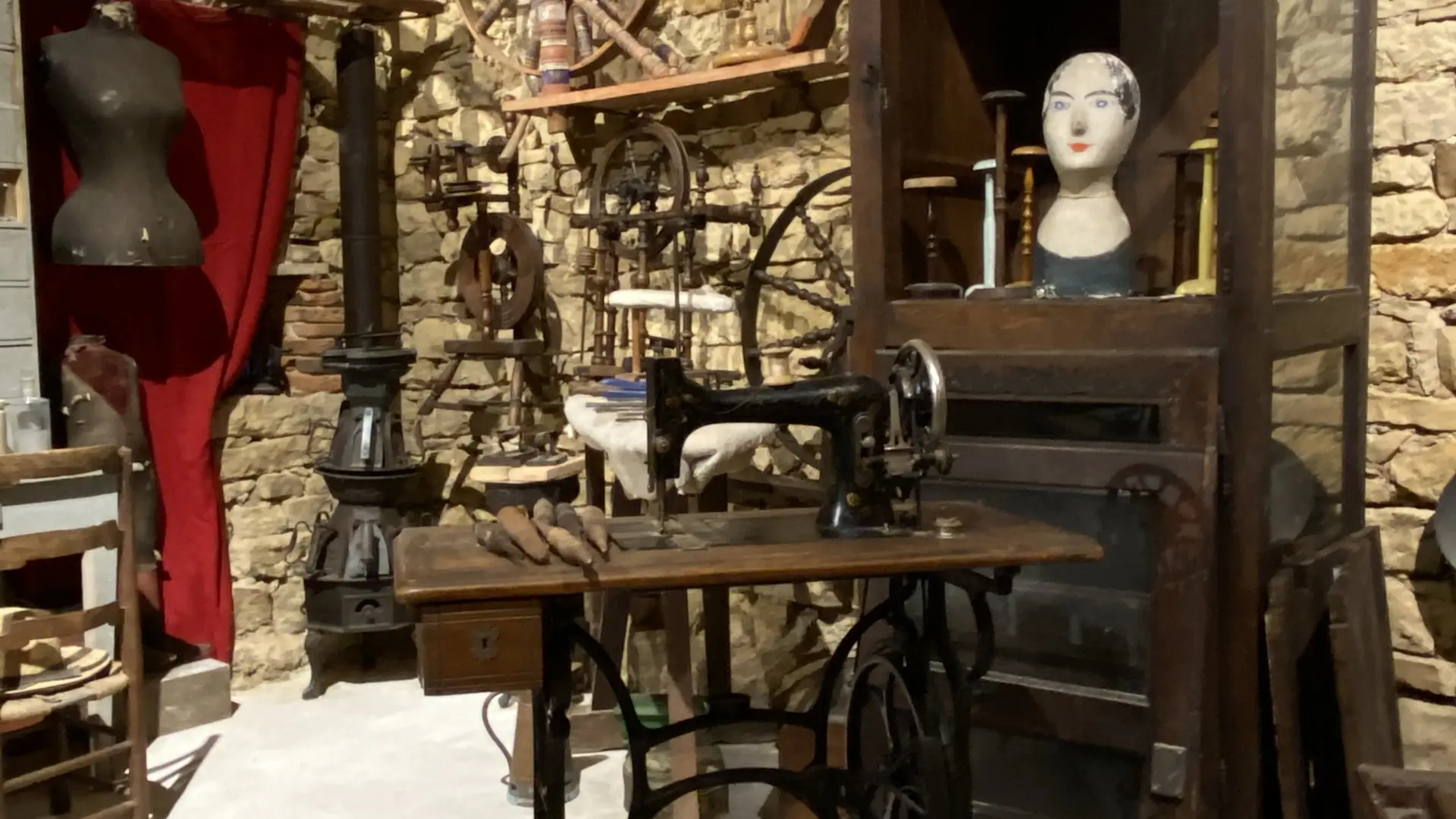 Musée des arts et traditions populaires 4