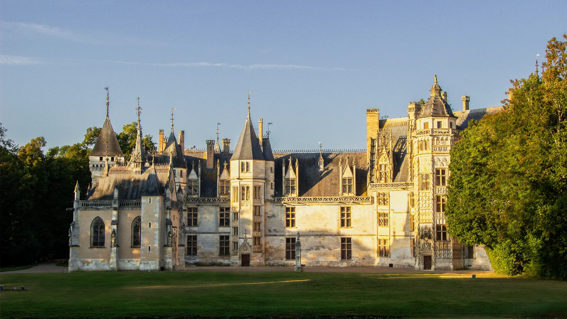 Façade du Château de Meillant au petit matin