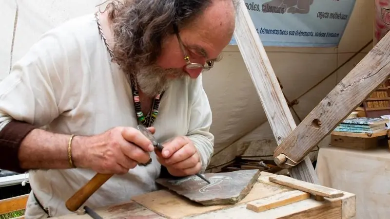 artisanat_ymagier_broceliande_sculpture_neant-sur-yvel_DestinationBroceliande