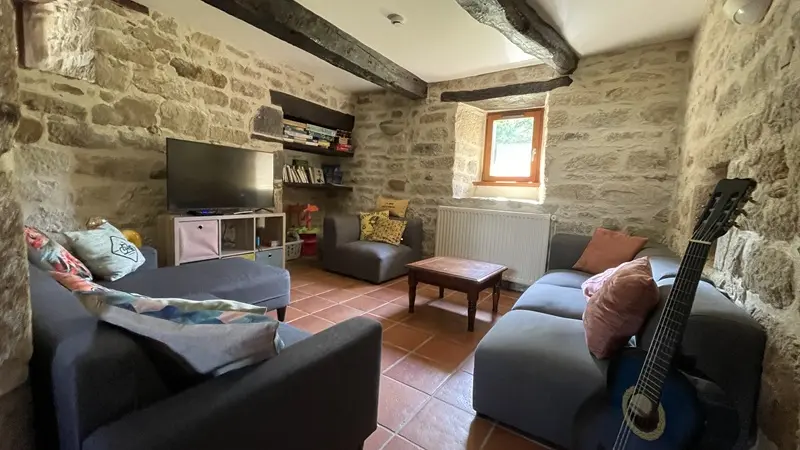 5_location_Gîte_d'étape-hostel_ Ty Bihui_petit salon_Pluméliau-Bieuzy_Vallée du Blavet