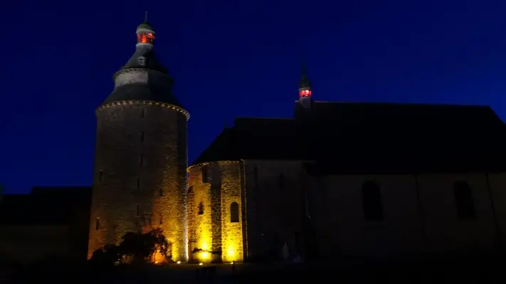 La Nocturne - Visite guidée du château de Châteaugiron à la nuit tombée