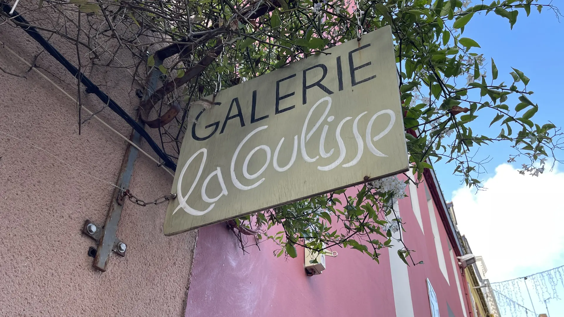 699439_2022_-_galerie_la_coulisse_-_le_palais_-_galerie_-_artistes_-_enseigne