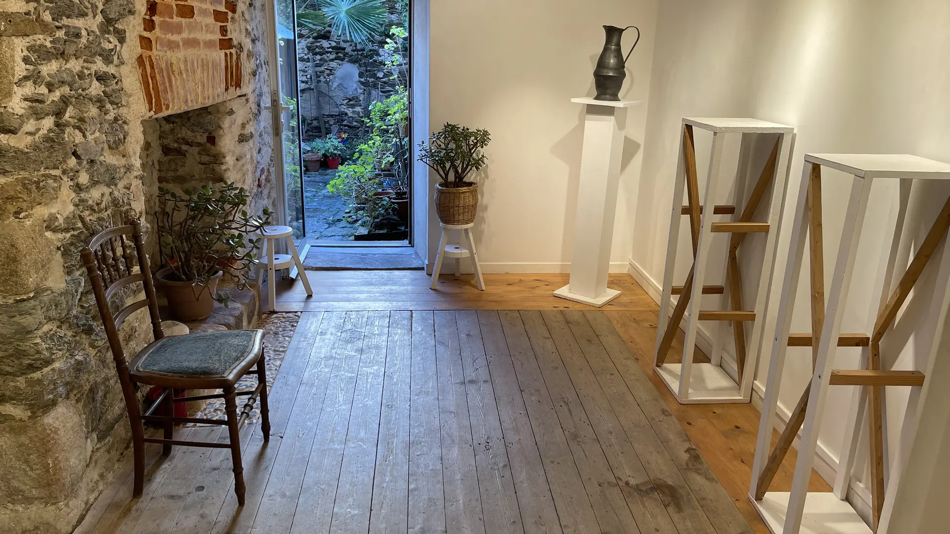 699442_2022_-_galerie_la_coulisse_-_le_palais_-_galerie_-_artistes_-_interieur_2