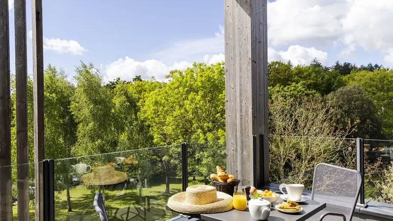 Hotel Spa Roi Arthur - terrasse - Ploërmel - lac au Duc - Bretagne